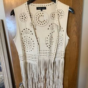 Faux suede vest with long fringe, Black Rivet, size XL, cream color, never worn